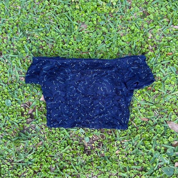 Tops - 90s off-the-shoulder top